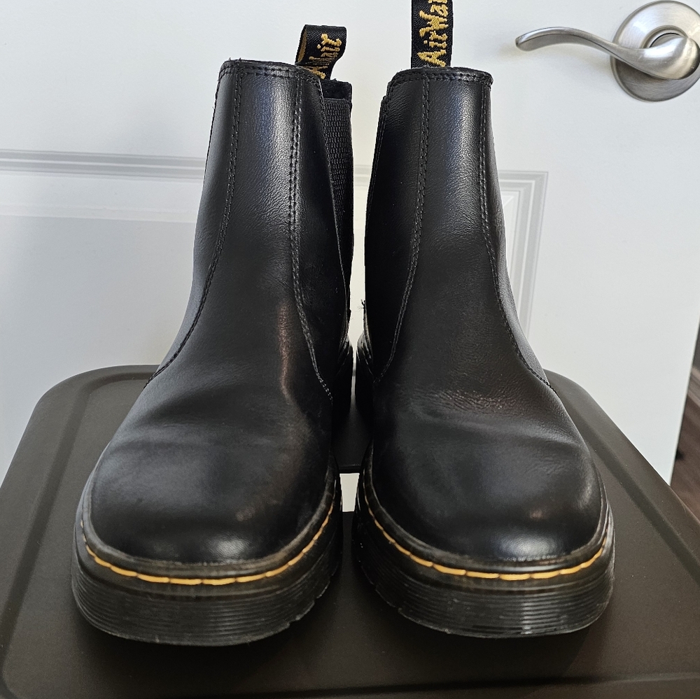 Dr. Martens Dorian Chelsea Boots Black Leather Pull On Women's Size 7 EU 38 - Picture 2 of 11